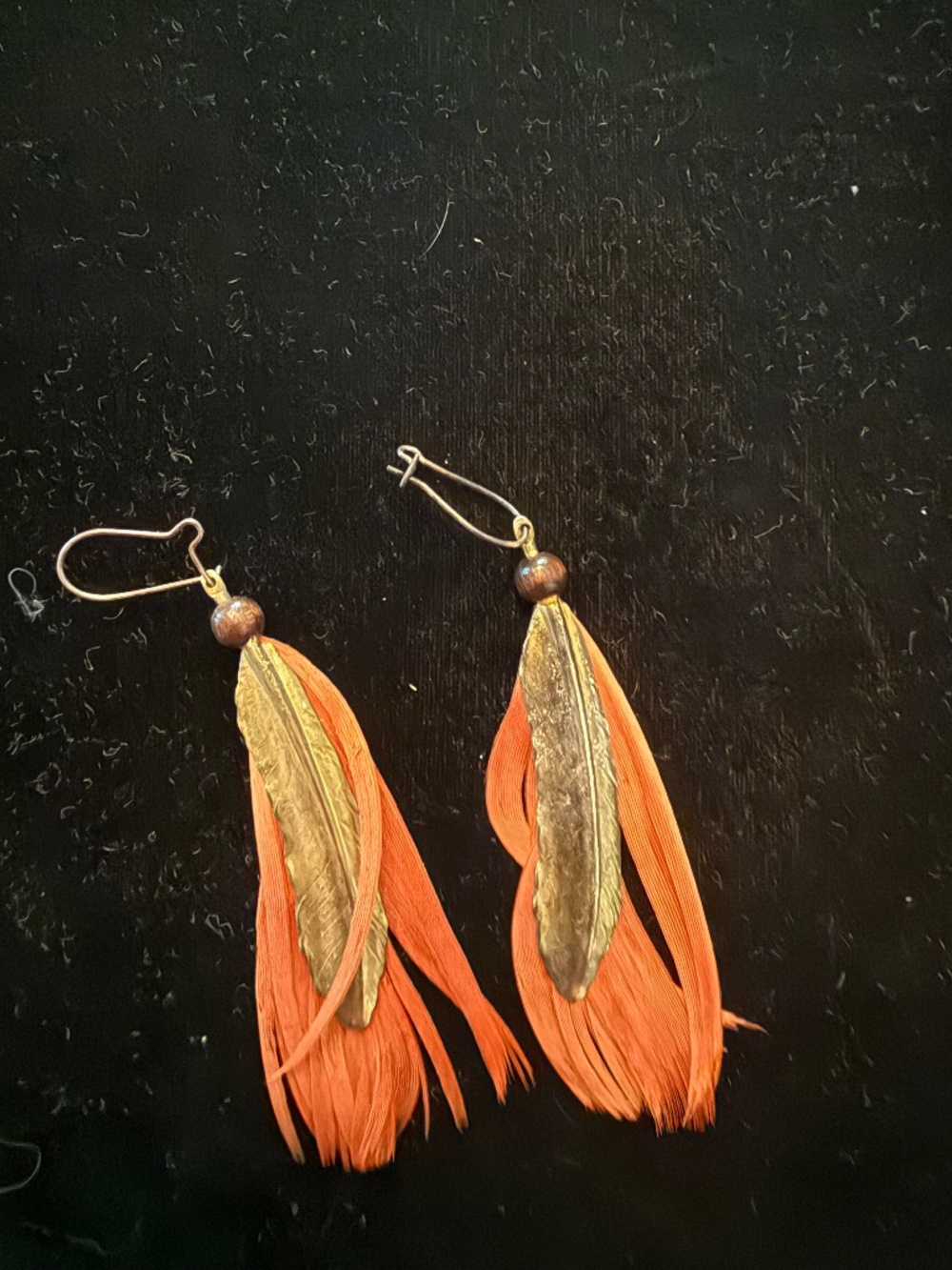 RETRO 1980'S FEATHER PIERCED EARRINGS-burnt orange w/Gold metal